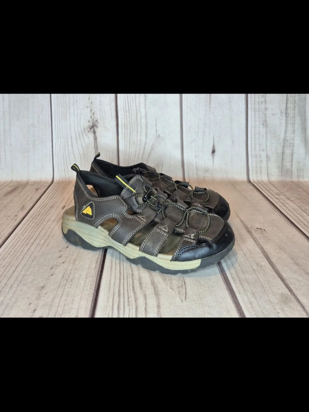Ozark Trail Men's Size 9 Outdoor Round Toe Brown Faux Leather Fisherman Sandals